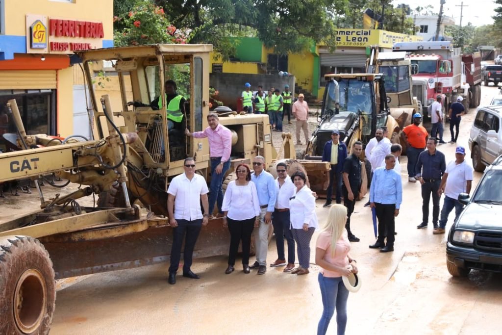 Agricultura construye 44 km de caminos rurales en Samaná