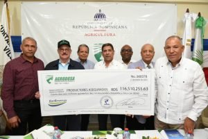 Gobierno paga a productores afectados por huracán Fiona en el Nordeste