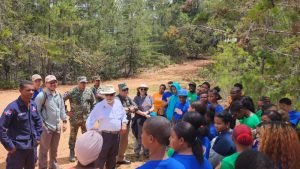 Ministro de Medio Ambiente realiza recorrido de inspección en el Parque Nacional Jaragua