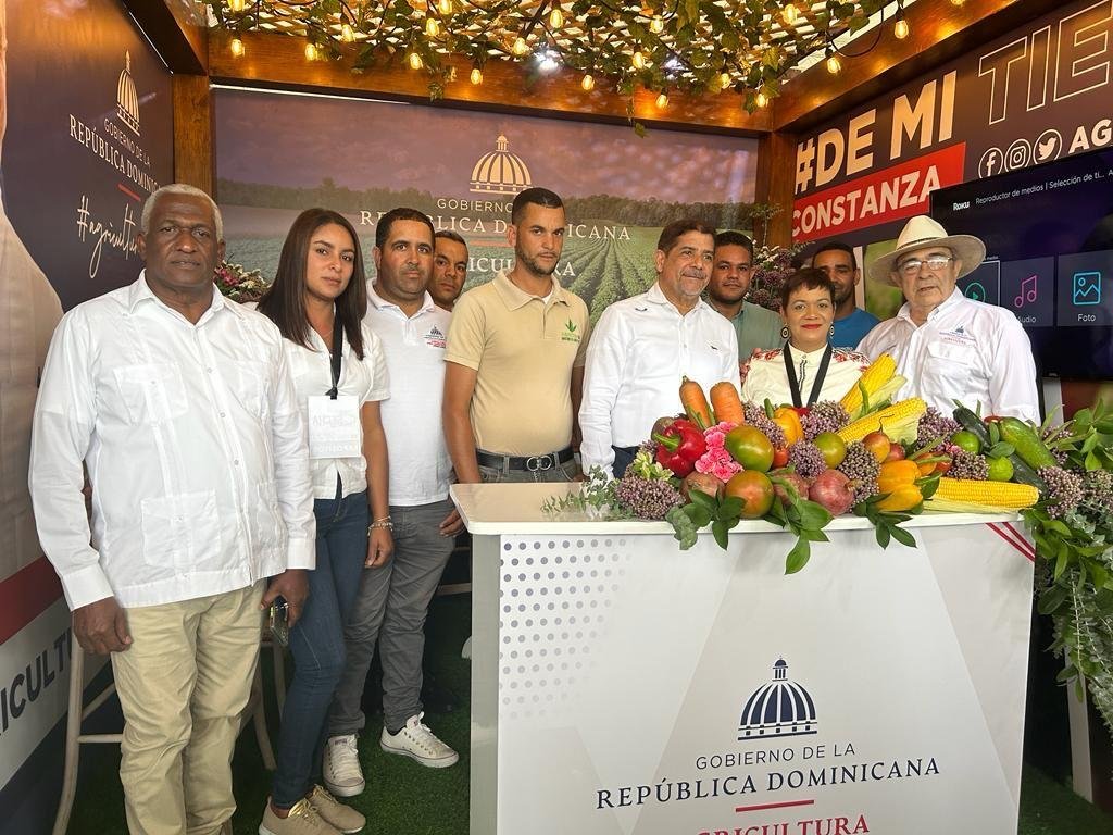 Limber Cruz destaca apoyo del gobierno al sector agrícola en Constanza
