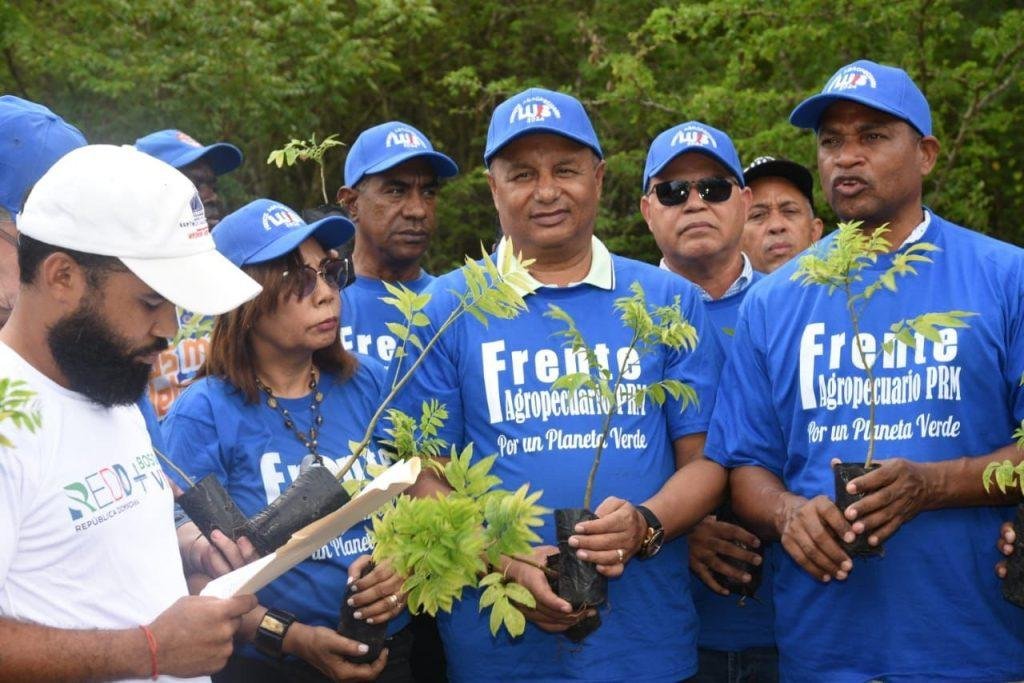 Frente Agropecuario del PRM realiza jornada de reforestación en San Luis