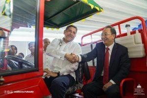China dona maquinarias agrícolas a República Dominicana