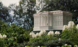 EE.UU. CASA BLANCA Melania Trump instala nueva colmena en la Casa Blanca para ampliar producción de miel