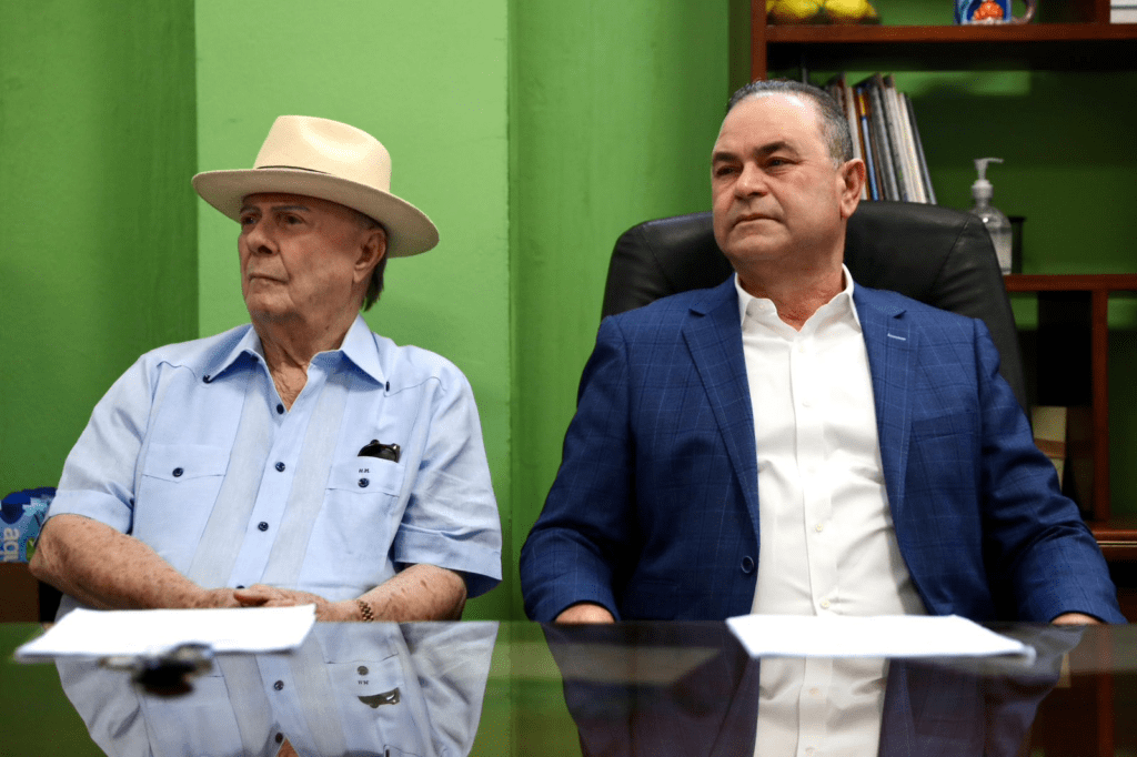 Hipólito Mejía apoya proceso de transformación y mecanización iniciado en Agricultura. Realiza visita de cortesía al ministro Oliverio Espaillat