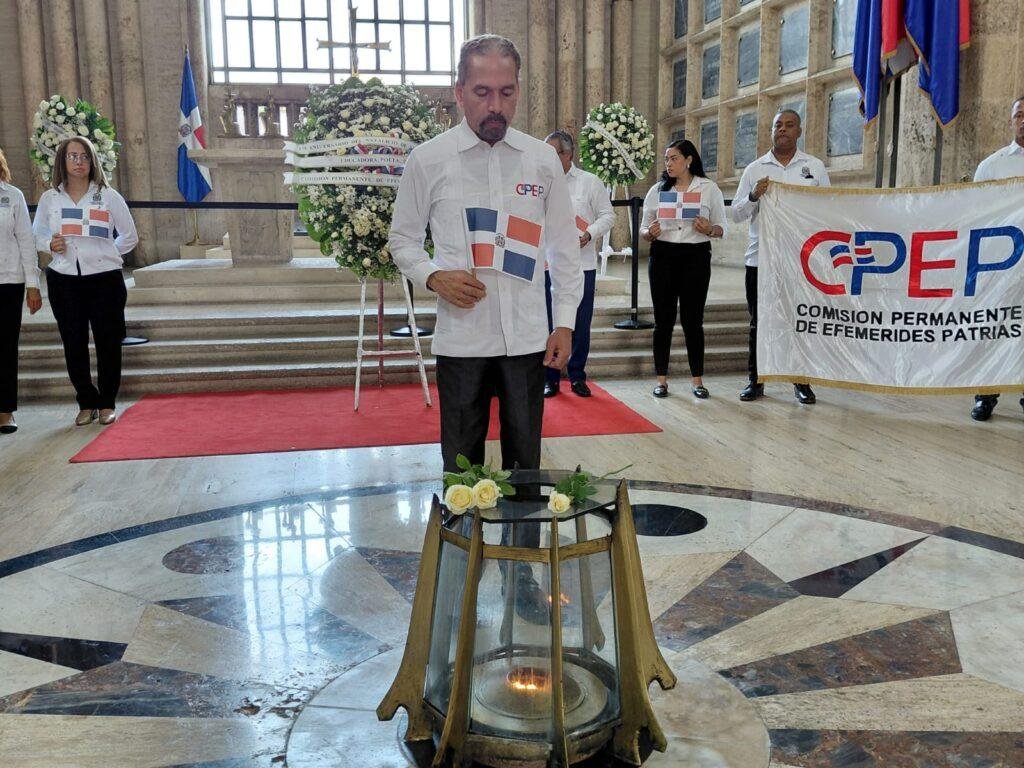 Efemérides Patrias llama a exhibir la Bandera Nacional por el 163 aniversario de la Restauración